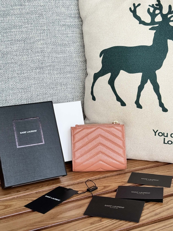 イヴサンローラン財布背面デザイン